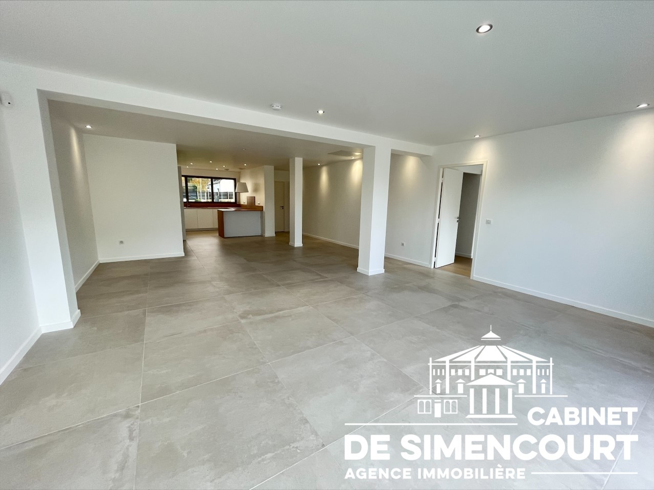 Immo80 – L'immobilier à Amiens et dans la Somme-SAINT FUSCIEN : APPARTEMENT DE STANDING AVEC JARDIN – TERRASSE ET PARKING